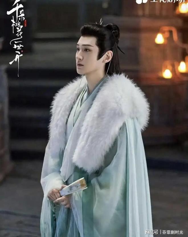 无闻如今和谭松韵搭戏《逍遥》火了麻将胡了长相帅气在郭敬明旗下默默(图3) 无闻如今和谭松韵搭戏《逍遥》火了麻将胡了长相帅气在郭敬明旗下默默(图3)